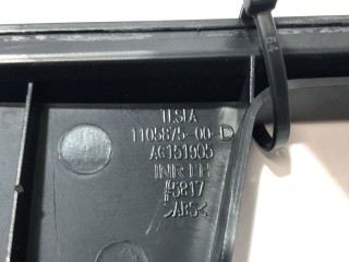 Накладка декоративная основания сидений 1-го ряда, ориг. номер 1061628-00-D, 1105875-00-D, Tesla Model X 2015-2021