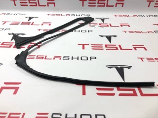 Уплотнитель стойки B наружной, ориг. номер 1032152-00-D, Tesla Model X 2015-2021