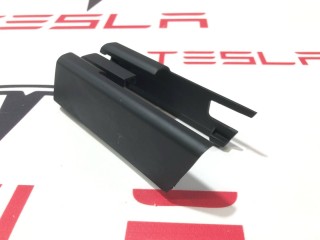 Заглушка салазки сиденья, ориг. номер 1061591-00-D, Tesla Model X 2015-2021