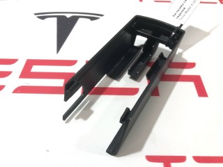 Заглушка салазки сиденья, ориг. номер 1061591-00-D, Tesla Model X 2015-2021