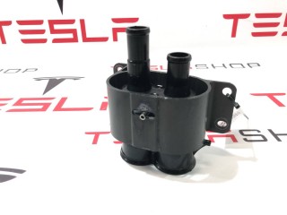 Клапан охлаждающей жидкости, ориг. номер 1003117-00-H, Tesla Model X 2015-2021