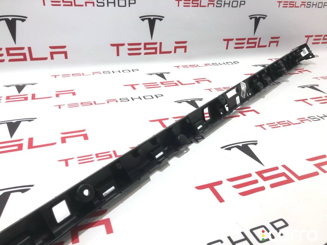 104669000B Кронштейн крепления накладки порога рокерной панели Tesla Model X 2019г. - фото №4