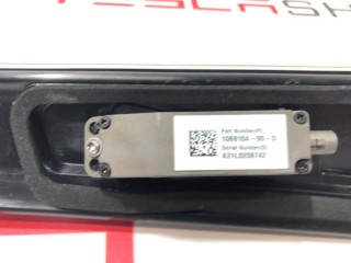 Накладка стойки B, наружная, ориг. номер 1069104-00-D, 161425000E, 161973590E, Tesla Model X рест 2021-2026