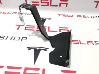 Кронштейн крепления защиты днища, ориг. номер 1073232-00-B, Tesla Model X 2015-2021