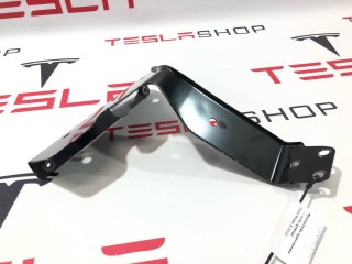 Кронштейн крепления защиты днища, ориг. номер 1073232-00-B, Tesla Model X 2015-2021