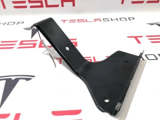 Кронштейн крепления защиты днища, ориг. номер 1073231-00-B, Tesla Model X 2015-2021