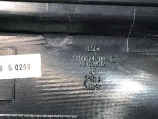 Накладка декоративная основания сидений 1-го ряда, ориг. номер 1100674-00-D, Tesla Model X 2015-2021