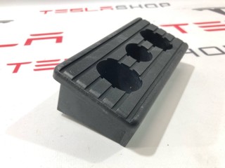 Опора под домкрат (подушка), ориг. номер 1045887-00-B, Tesla Model X 2015-2021