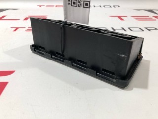 Опора под домкрат (подушка), ориг. номер 1045887-00-B, Tesla Model X 2015-2021