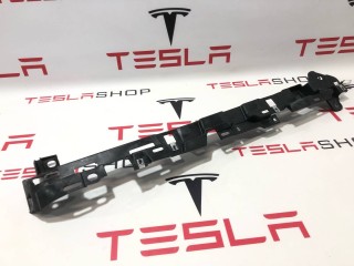 Направляющая панели багажного отделения, ориг. номер 1080709-00-C, Tesla Model X рест 2021-2026