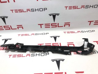 Направляющая панели багажного отделения, ориг. номер 1080709-00-C, Tesla Model X рест 2021-2026
