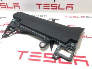 Накладка пластиковая под рулевой колонкой, ориг. номер 1622161-00-E, Tesla Model X рест 2021-2026