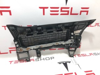 Накладка пластиковая под рулевой колонкой, ориг. номер 1622161-00-E, Tesla Model X рест 2021-2026