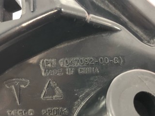 Направляющая крыла (ракушка), ориг. номер 1047092-00-G, Tesla Model X 2015-2021
