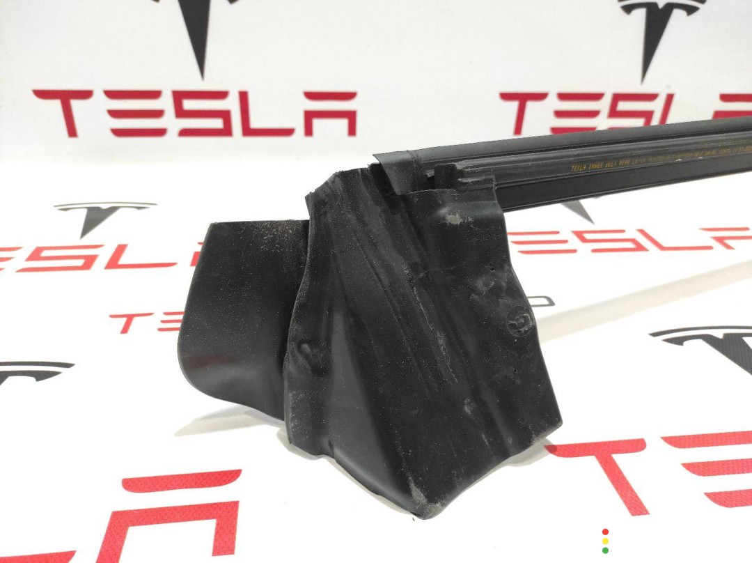 Уплотнитель стекла внутренний двери Tesla Model 3 2017-2021, 1090503-00-F, фото 2