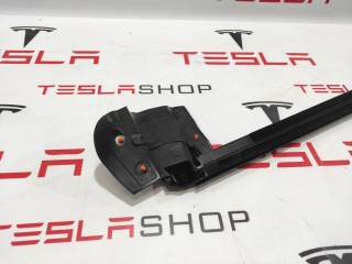 Уплотнитель стекла внутренний двери, ориг. номер 1090503-00-F, Tesla Model 3 2017-2021