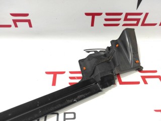 Уплотнитель стекла внутренний двери, ориг. номер 1090503-00-F, Tesla Model 3 2017-2021