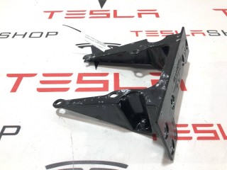 Кронштейн накладки, стойки В, ориг. номер 1052518-00-H, Tesla Model X рест 2021-2026