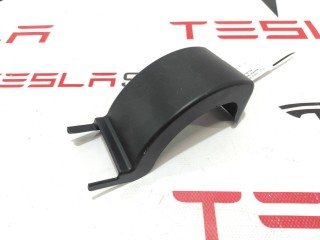 Накладка петли подъемной задней двери, ориг. номер 1047075-00-G, Tesla Model X рест 2021-2026