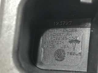 Кронштейн накладки, проема подъемной задней двери, ориг. номер 1059183-00-B, 1059182-00-B, Tesla Model X рест 2021-2026