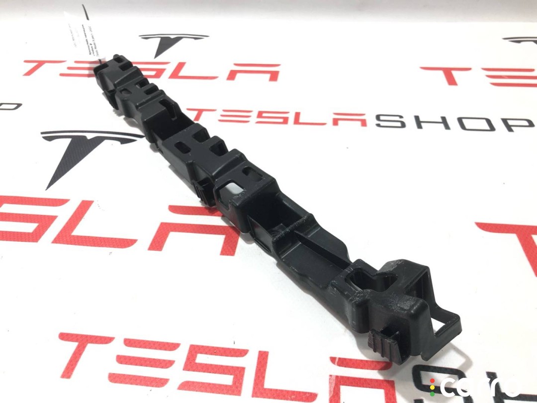 Кронштейн накладки, стойки В Tesla Model X рест 2021-2026, 1050784-00-C, фото 1