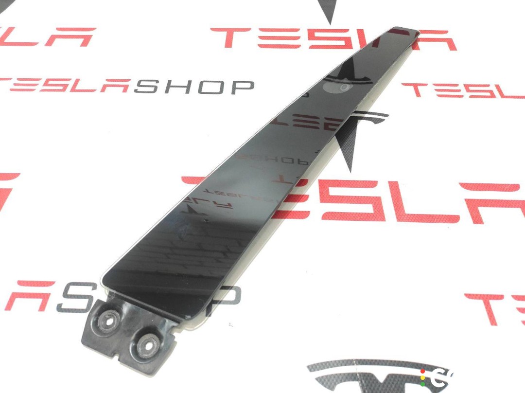 106910400D, 1614249-00-E Накладка стойки B, наружная Tesla Model X рест 2022г. - фото №1