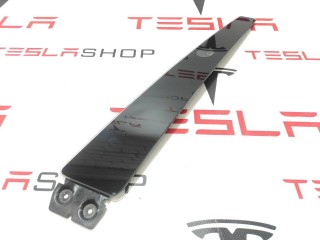 Накладка стойки B, наружная, ориг. номер 1069104-00-D, 1614249-00-E, Tesla Model X рест 2021-2026