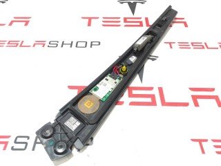 Накладка стойки B, наружная, ориг. номер 1069104-00-D, 1614249-00-E, Tesla Model X рест 2021-2026