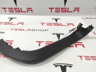 Накладка проема подъемной задней двери, ориг. номер 1105126-00-E, Tesla Model X рест 2021-2026