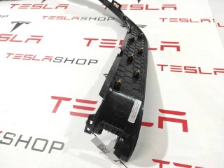 Накладка проема подъемной задней двери, ориг. номер 1105126-00-E, Tesla Model X рест 2021-2026