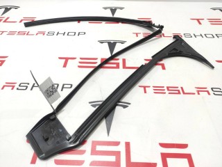 Уплотнитель стойки B наружной, ориг. номер 1521802-00-A, Tesla Model X рест 2021-2026