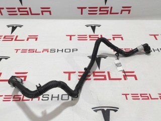 Патрубок системы охлаждения заднего мотора, ориг. номер 1589683-00-C, Tesla Model X рест 2021-2026