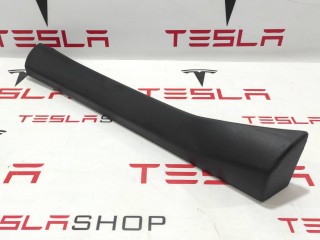 Накладка декоративная обшивки двери, ориг. номер 1009438-02-E, Tesla Model S 2016-2021
