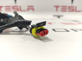 Фишка (разъем) электропроводка подкапотная, ориг. номер 1032438-03-B, Tesla Model X 2015-2021