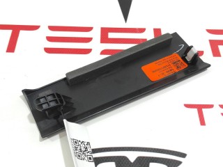 Накладка стойки А, ориг. номер 1086303-00-F, Tesla Model 3 2017-2021