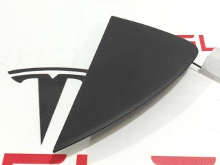Накладка боковая торпеды, ориг. номер 1083361-00-D, Tesla Model 3 2017-2021