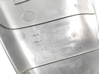 Отделка багажника пластик (под замок), ориг. номер 1086315-00-F, Tesla Model 3 2017-2021