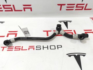 Шланги охлаждающей жидкости, ориг. номер 1077577-00-D, Tesla Model 3 2017-2021