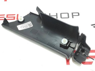 Накладка стойки С, ориг. номер 1086277-00-H, Tesla Model 3 2017-2021