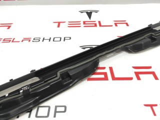 Кронштейн решетки обдува, ориг. номер 1100574-00-H, Tesla Model 3 2017-2021