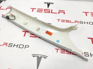 Накладка стойки А, ориг. номер 1086237-01-J, Tesla Model 3 2017-2021