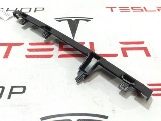 Накладка декоративная сиденья водителя, ориг. номер 1083459-00-A, Tesla Model S 2016-2021