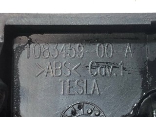 Накладка декоративная сиденья водителя, ориг. номер 1083459-00-A, Tesla Model S 2016-2021