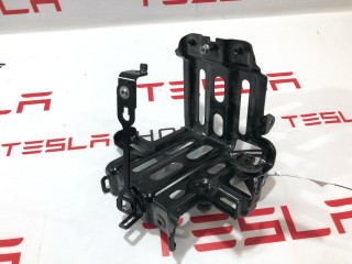 Крепление аккумулятора 12V, ориг. номер 1103710-00-B, 1119120-00-D, 1118599-00-S, Tesla Model 3 2017-2021