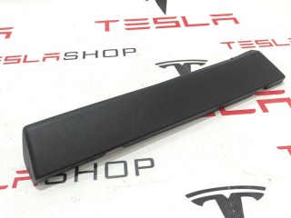 Накладка нижняя бардачка, ориг. номер 1002301-14-B, Tesla Model S 2016-2021