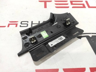 Декоративная накладка центральной панели, ориг. номер 1042772-12-C, Tesla Model S 2016-2021