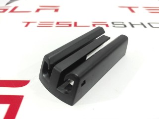 Заглушка салазки сиденья, ориг. номер 1051476-00-A, Tesla Model S 2016-2021