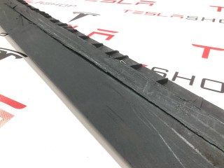 Накладка порога рокерной панели, ориг. номер 1497741-00-B, 1497649-00-A, Tesla Model Y 2020-2026