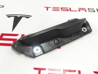 Кронштейн накладки, стойки В, ориг. номер 1114749-00-B, Tesla Model S 2016-2021