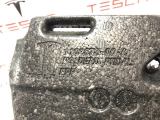 Панель для отдыха ноги водителя (пенопласт), ориг. номер 1109678-00-A, Tesla Model 3 2017-2021